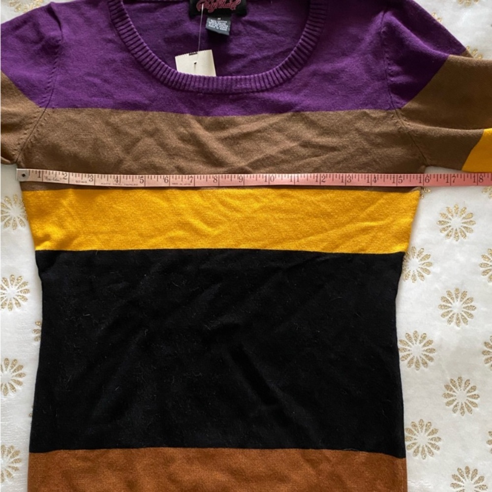 Color Block Sweater - Picture 4 of 7